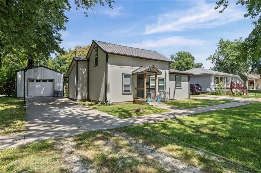 417 E 4th Avenue, Garnett, KS 66032 - Image #2