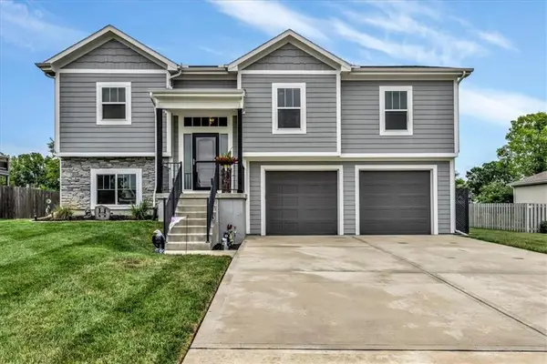 1704 Mulberry Street, Pleasant Hill, MO 64080