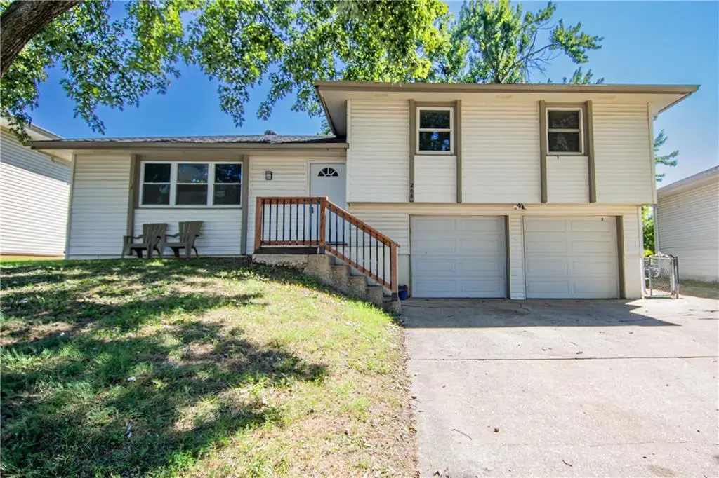 268 Holiday Drive, Lansing, KS 66043 - Image #1