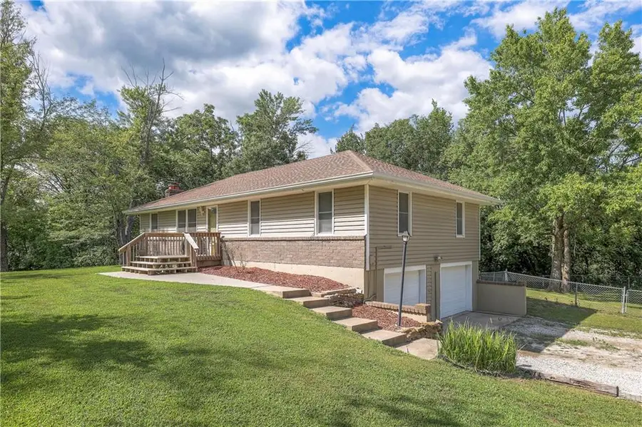18201 S Hill Top Road, Pleasant Hill, MO 64080 - Image #2
