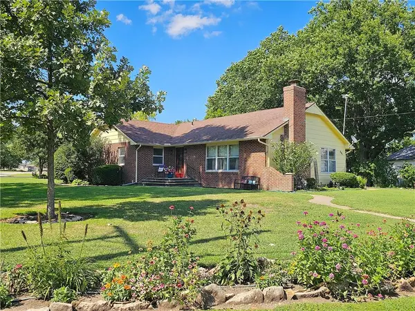 641 W 1st Avenue, Garnett, KS 66032