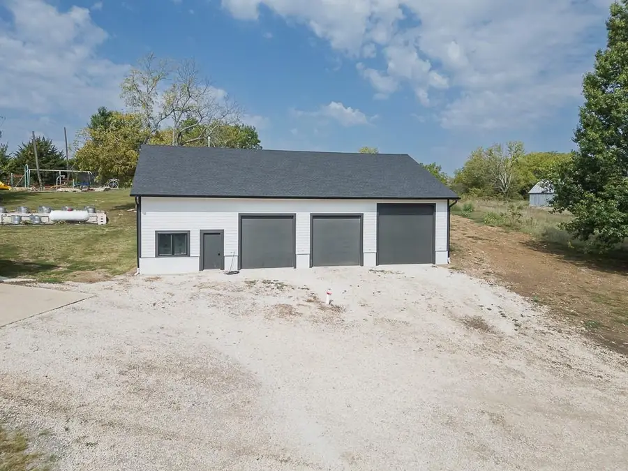 25493 Kansas Avenue, Tonganoxie, KS 66086 - Image #3