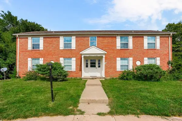 8620 Countryshire Lane, Kansas City, MO 64138