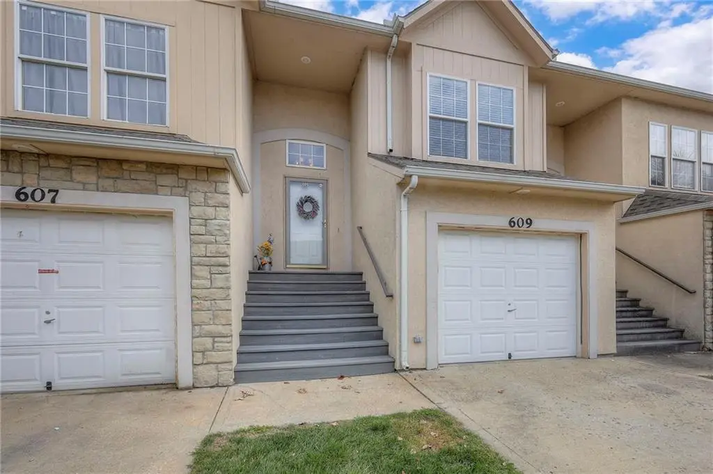 609 S Woodson Lane, Gardner, KS 66030 - #1