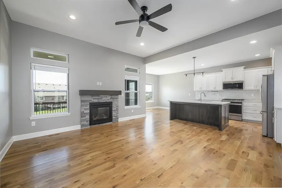 917 N Willow Court, Tonganoxie, KS 66086 - Image #3