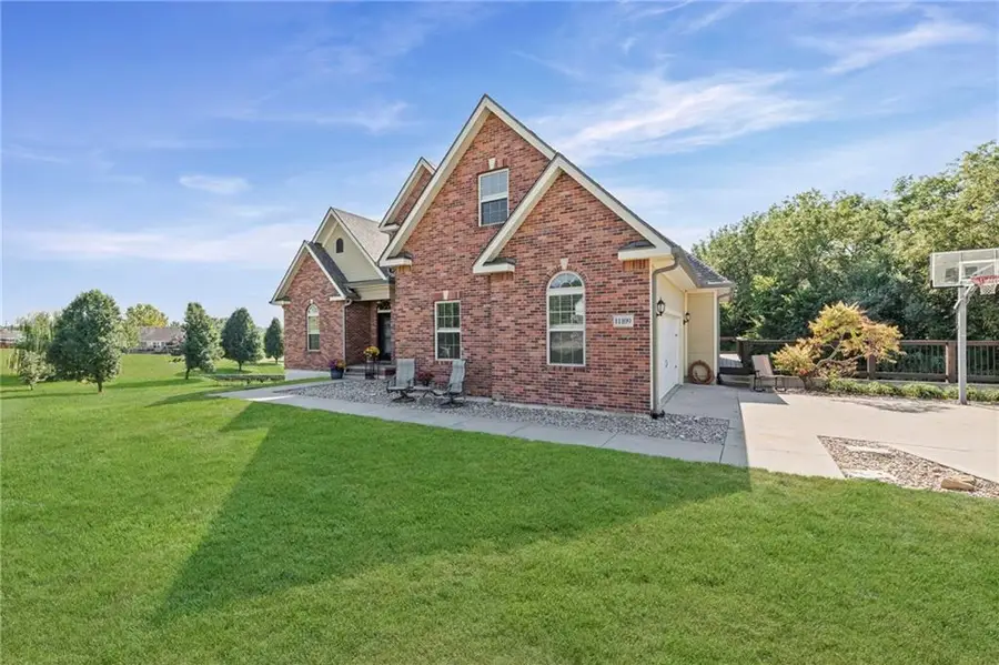 11109 Club View Drive, Saint Joseph, MO 64505 - Image #2