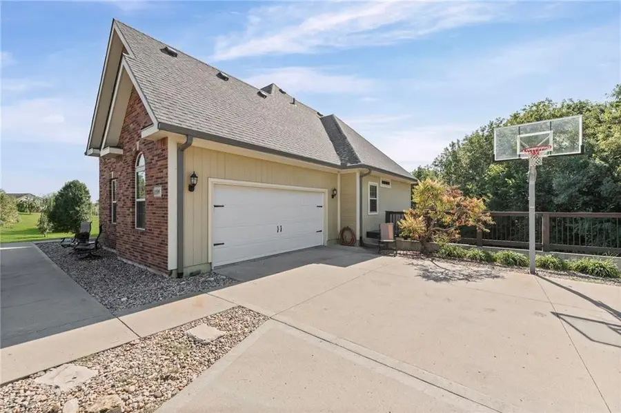 11109 Club View Drive, Saint Joseph, MO 64505 - Image #3