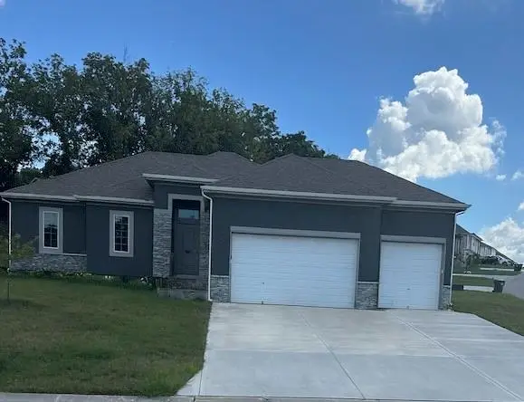 803 NW Hickory Ridge Drive, Grain Valley, MO 64029