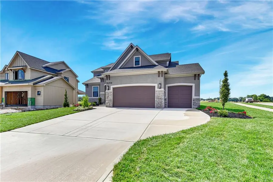 16204 S Twilight Lane, Olathe, KS 66062 - Image #2
