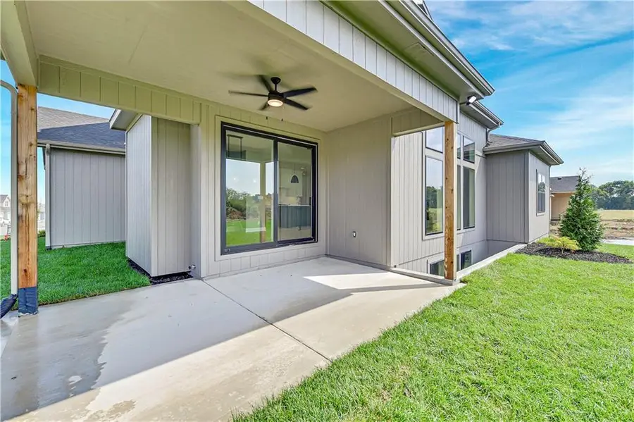 16204 S Twilight Lane, Olathe, KS 66062 - Image #3