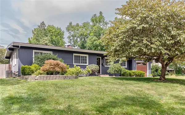 7740 Chadwick Street, Prairie Village, KS 66208