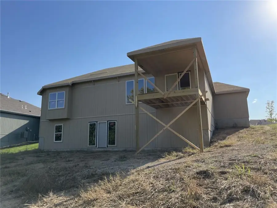 9337 N Poplar Avenue, Kansas City, MO 64156 - Image #2