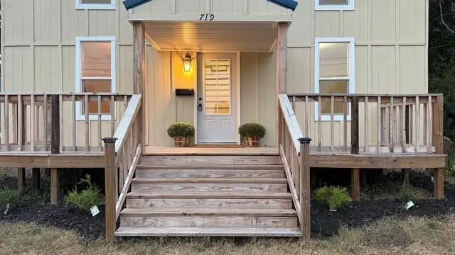 719 W Olive Street, Bolivar, MO 65613 - Image #1