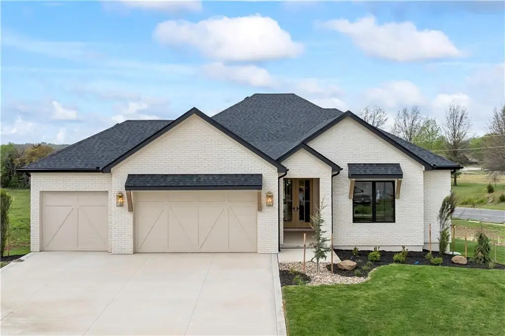 1816 NE Lashbrook Circle, Lees Summit, MO 64086 - Image #1