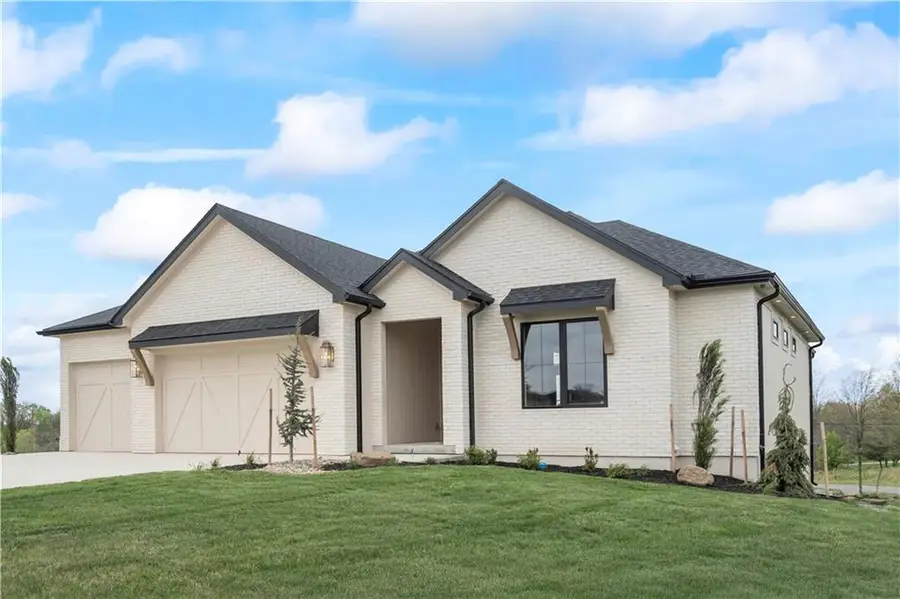 1816 NE Lashbrook Circle, Lees Summit, MO 64086 - Image #2