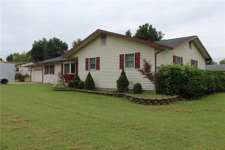 1405 N Walnut Street, Iola, KS 66749 - Image #2