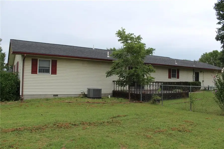 1405 N Walnut Street, Iola, KS 66749 - Image #3