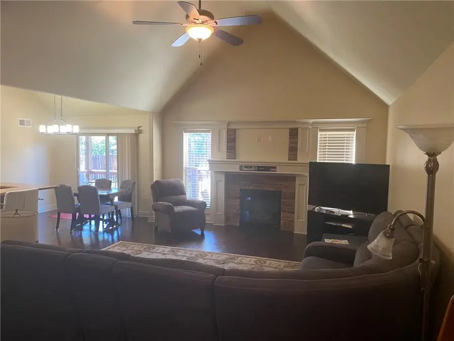 22325 W Cedar Street, Tonganoxie, KS 66086 - Image #2