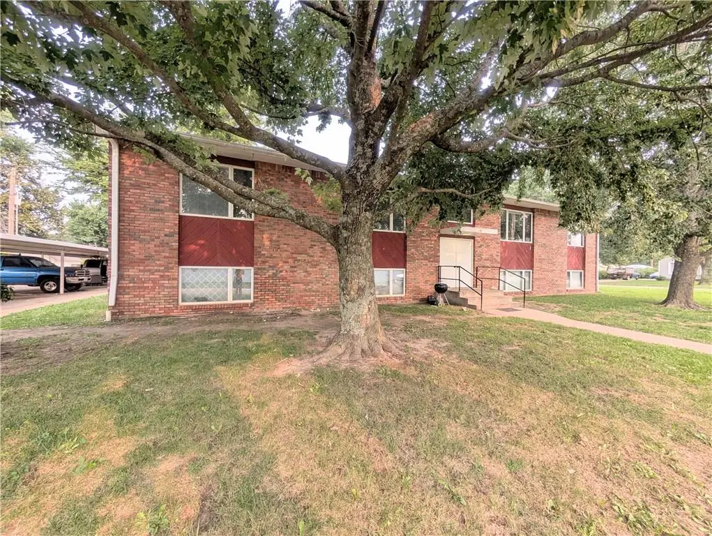 100 N Green Street, Yates Center, KS 66783 - Image #1