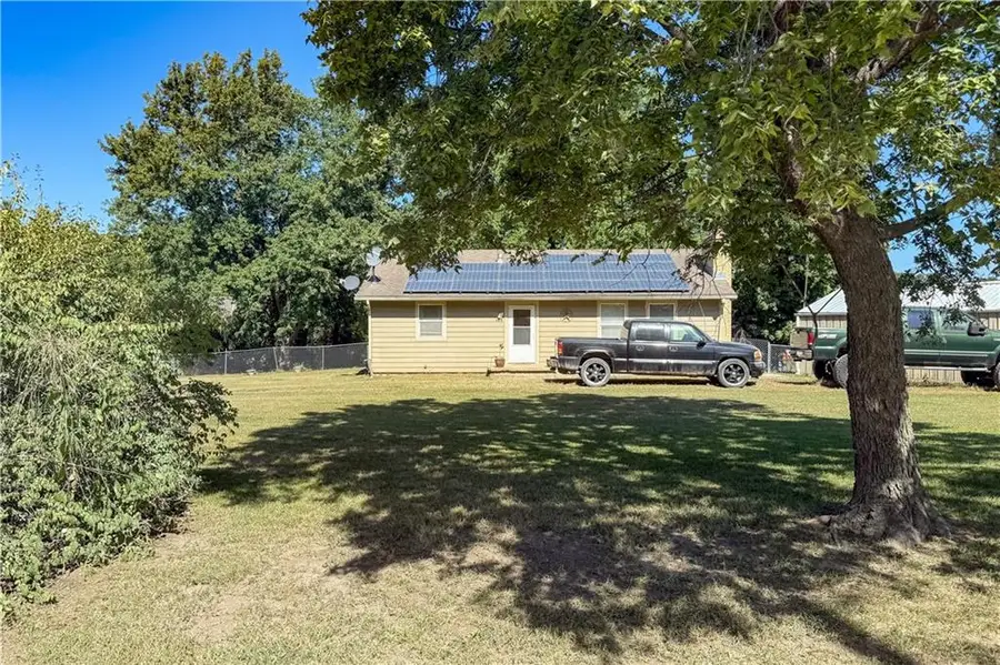 693 E 1450 Road, Lawrence, KS 66046 - Image #2