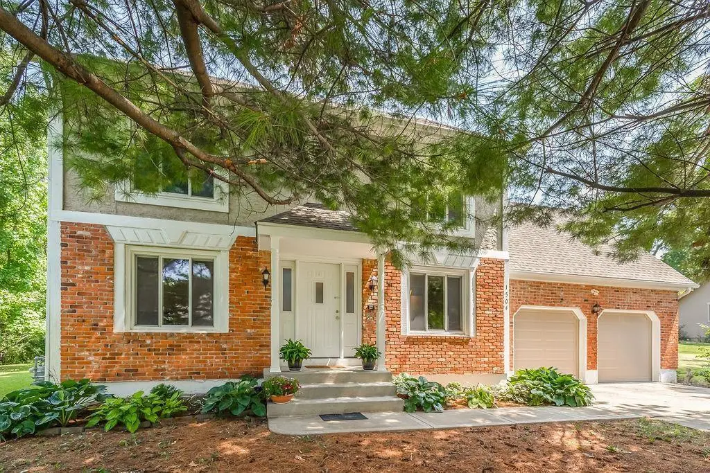 1504 NW Weatherstone Drive, Blue Springs, MO 64015 - Image #1