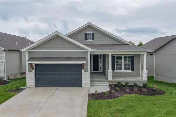 1132 SW Whitby Drive, Lee's Summit, MO 64083