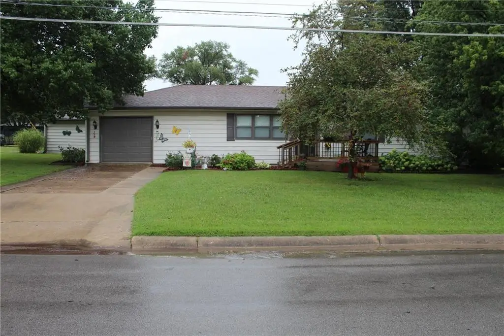 115 W Garfield Street, Iola, KS 66749 - Image #1