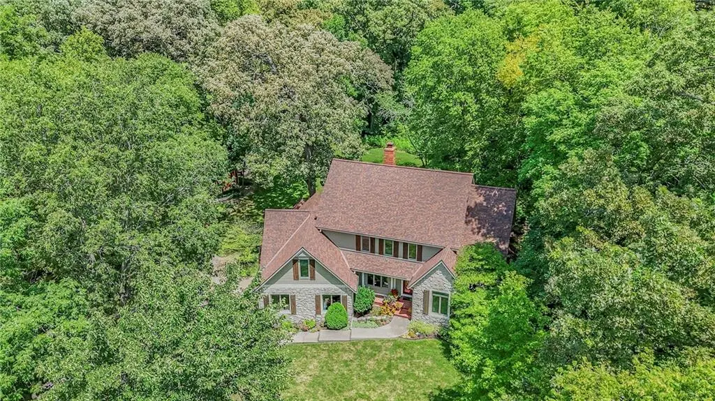 8675 Shorewood Drive, De Soto, KS 66018 - Image #1