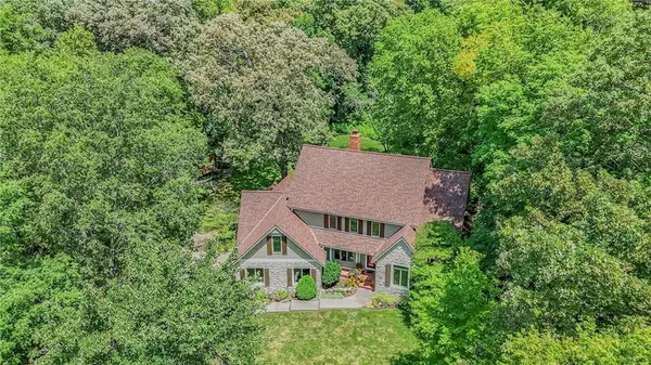 8675 Shorewood Drive, De Soto, KS 66018