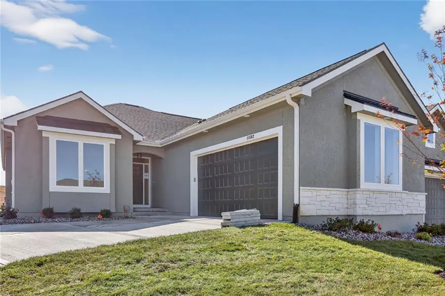 11562 S Olathe View Road, Olathe, KS 66061 - Image #2