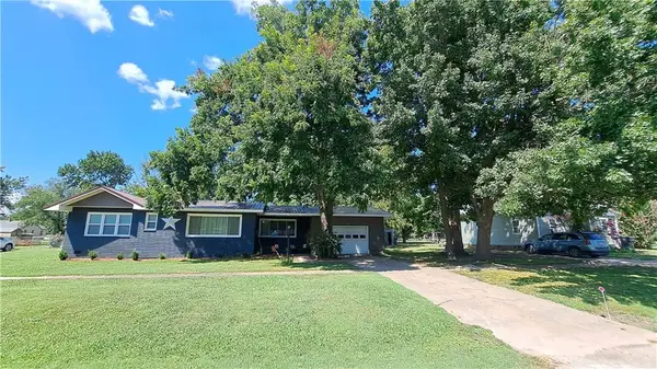 805 Walnut Street, Chetopa, KS 67336
