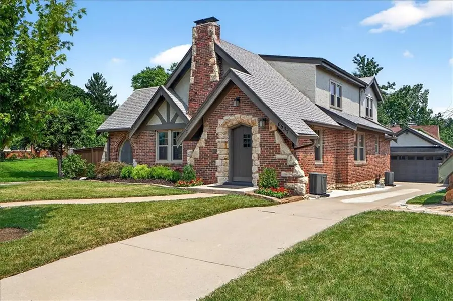 6637 Oak Street, Kansas City, MO 64113 - Image #2
