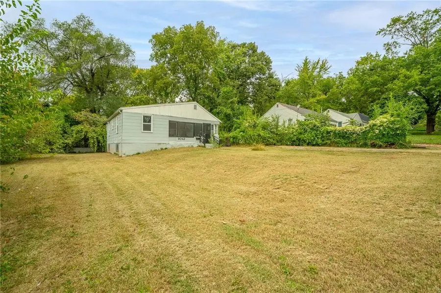 8042 Brooklyn Avenue, Kansas City, MO 64132 - Image #2