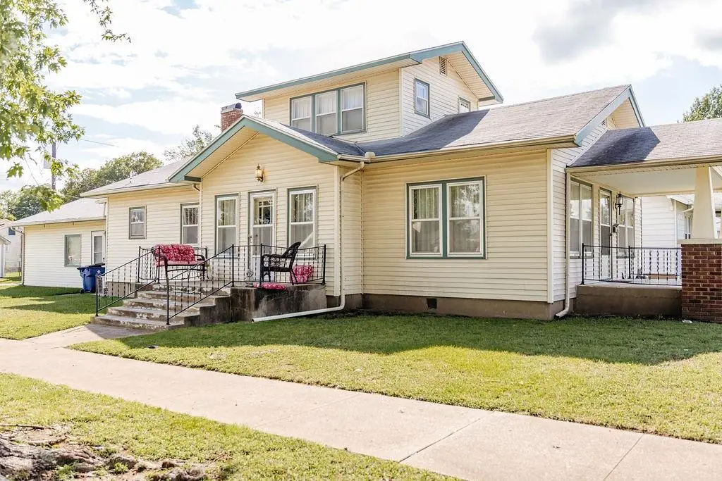 1301 W 4th Street, Coffeyville, KS 67337 - Image #1