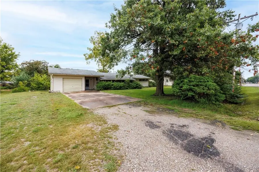 1116 N 3rd Street, Fredonia, KS 66736 - Image #2