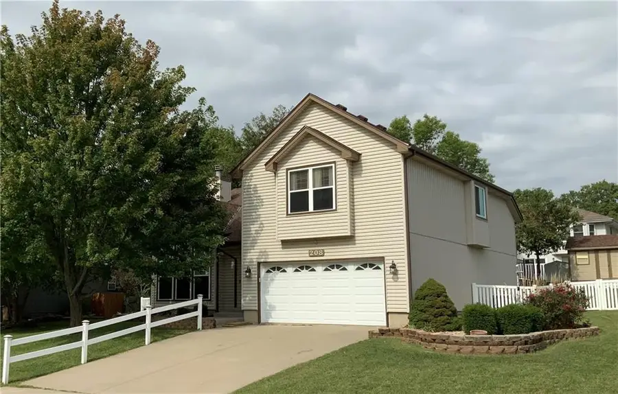 208 N Pacific Court, Raymore, MO 64083 - Image #2