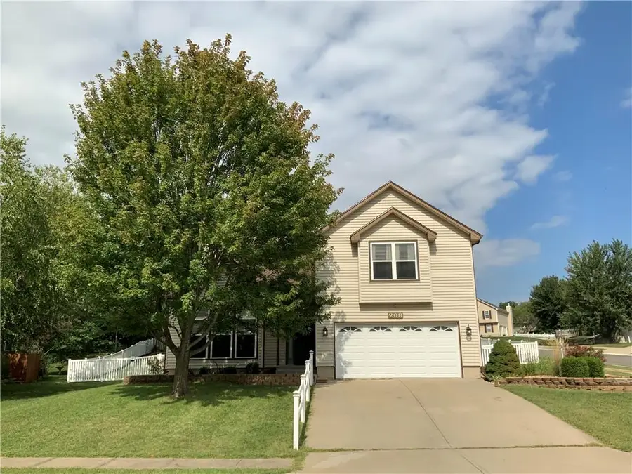 208 N Pacific Court, Raymore, MO 64083 - Image #3