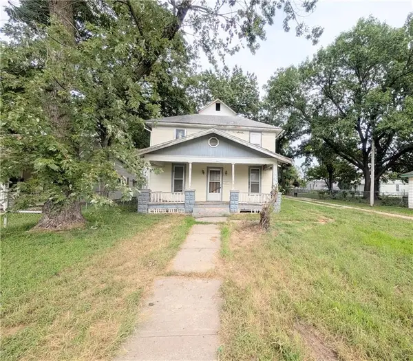 201 N Chestnut Street, Iola, KS 66749