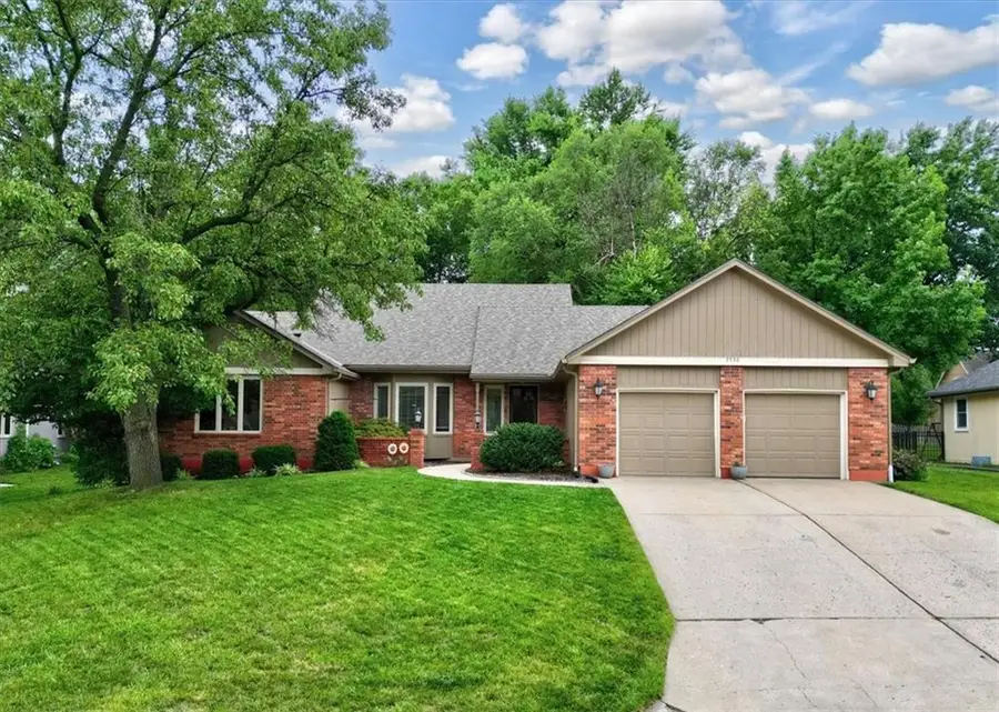 2536 NW Bent Tree Circle, Lees Summit, MO 64081 - Image #2