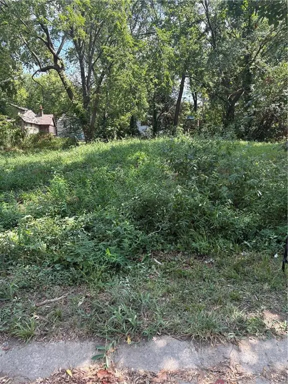 7709 Kenwood Avenue, Kansas City, MO 64131