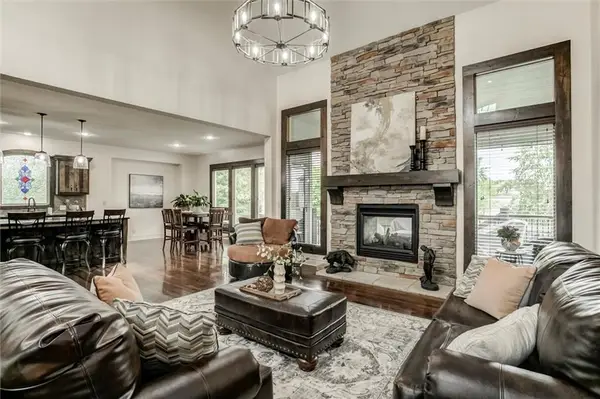 17224 Haskins Street, Overland Park, KS 66221