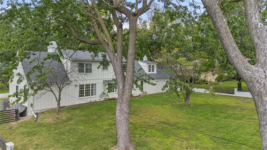 12108 Markham Road, Independence, MO 64052 - Image #2