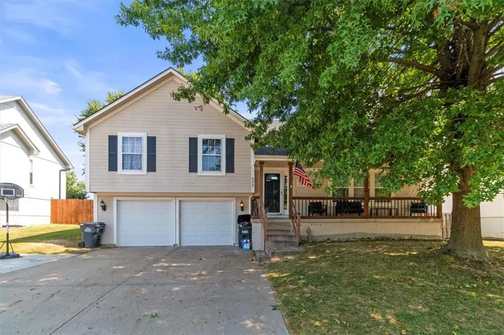 855 SW Ridgeview Drive, Grain Valley, MO 64029 - Image #1