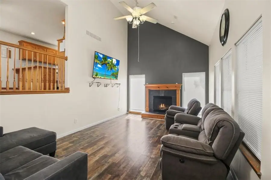 855 SW Ridgeview Drive, Grain Valley, MO 64029 - Image #3