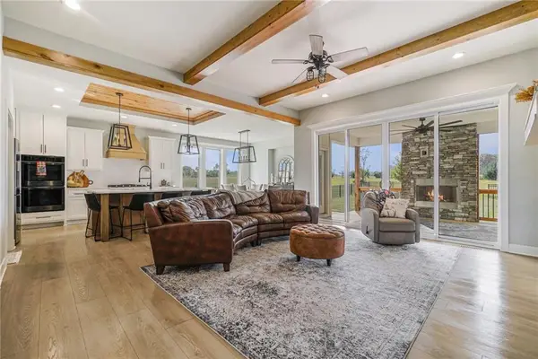 22710 Shadow Ridge Drive, Peculiar, MO 64078