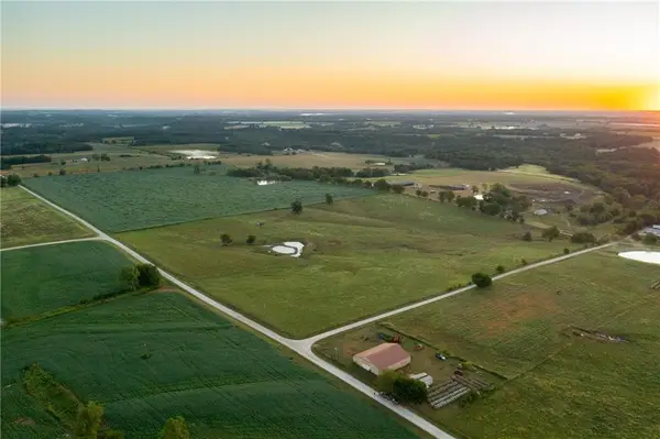 000 Se 401st Road, Leeton, MO 64761