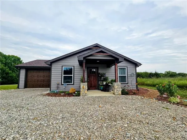 2 Illinois Drive, Linn Valley, KS 66040