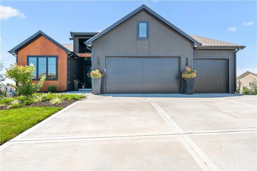 17420 Crystal Street, Overland Park, KS 66221 - Image #2