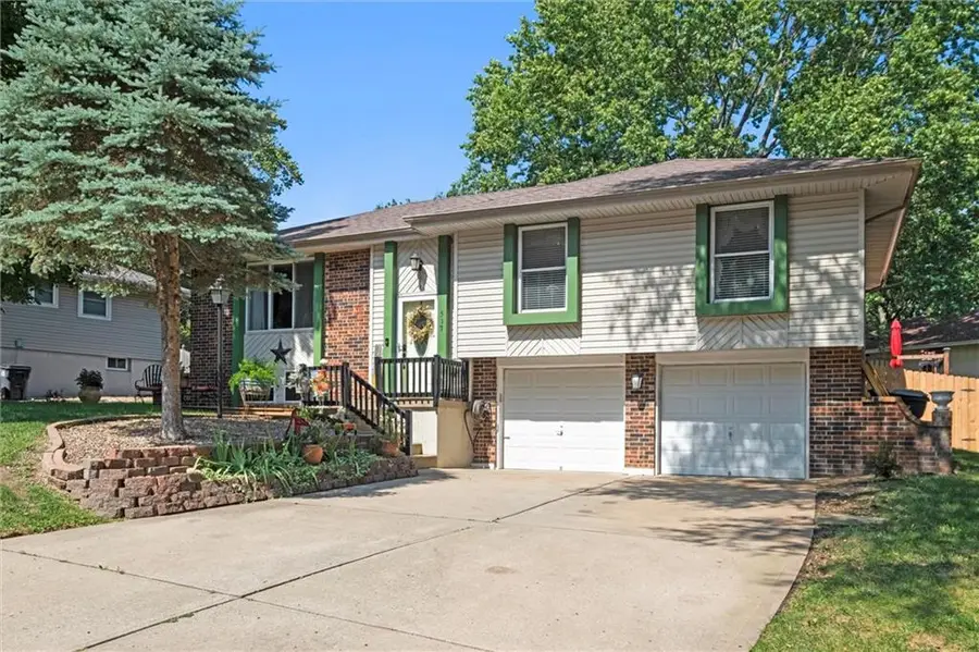 517 NE Johnston Drive, Blue Springs, MO 64014 - Image #2