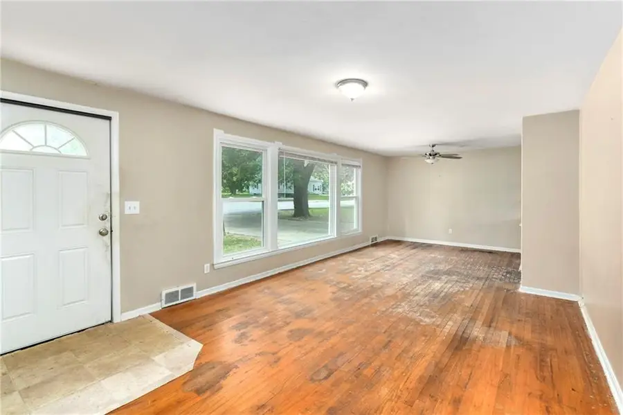 6121 Willow Avenue, Raytown, MO 64133 - Image #2